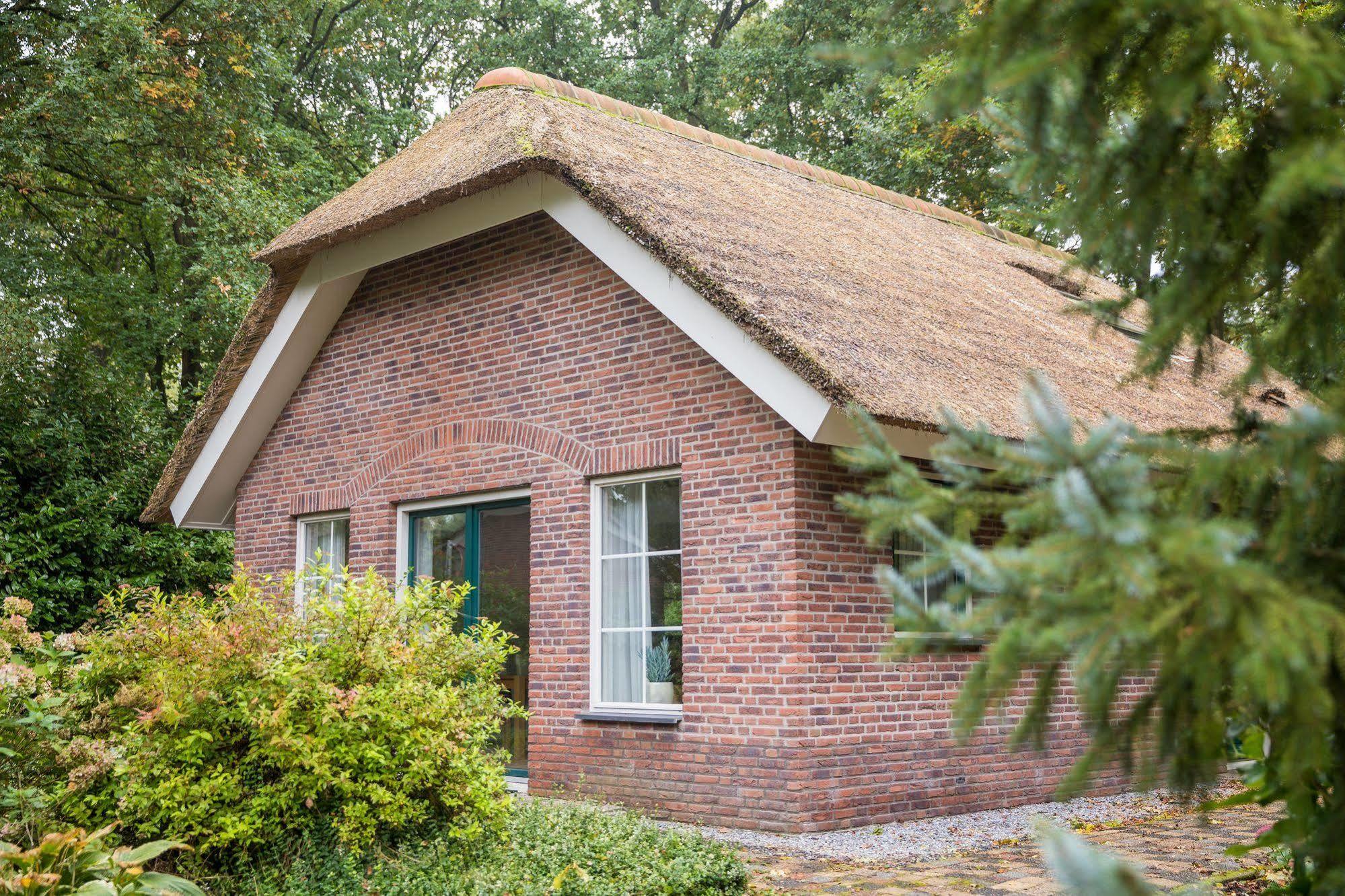 Roompot Landgoed Het Grote Zand Hooghalen Buitenkant foto