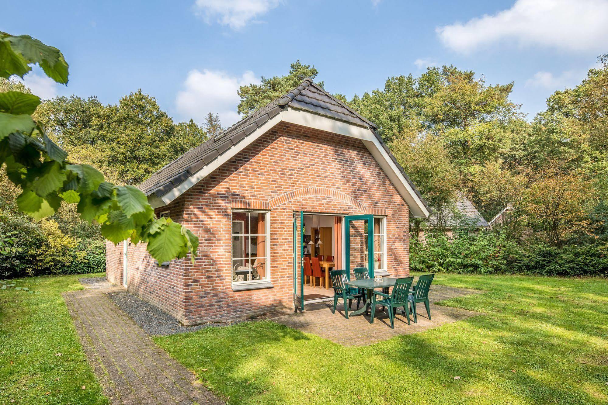 Roompot Landgoed Het Grote Zand Hooghalen Buitenkant foto