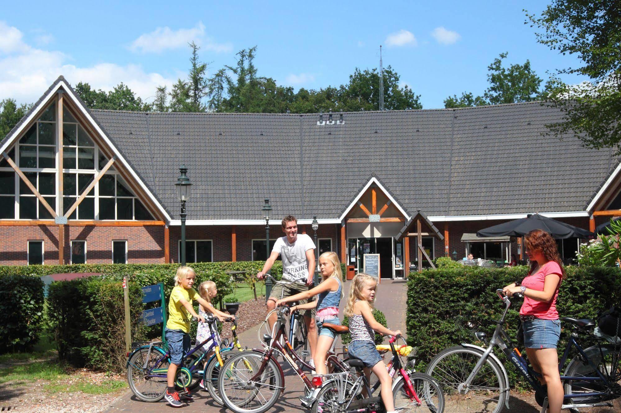 Roompot Landgoed Het Grote Zand Hooghalen Buitenkant foto